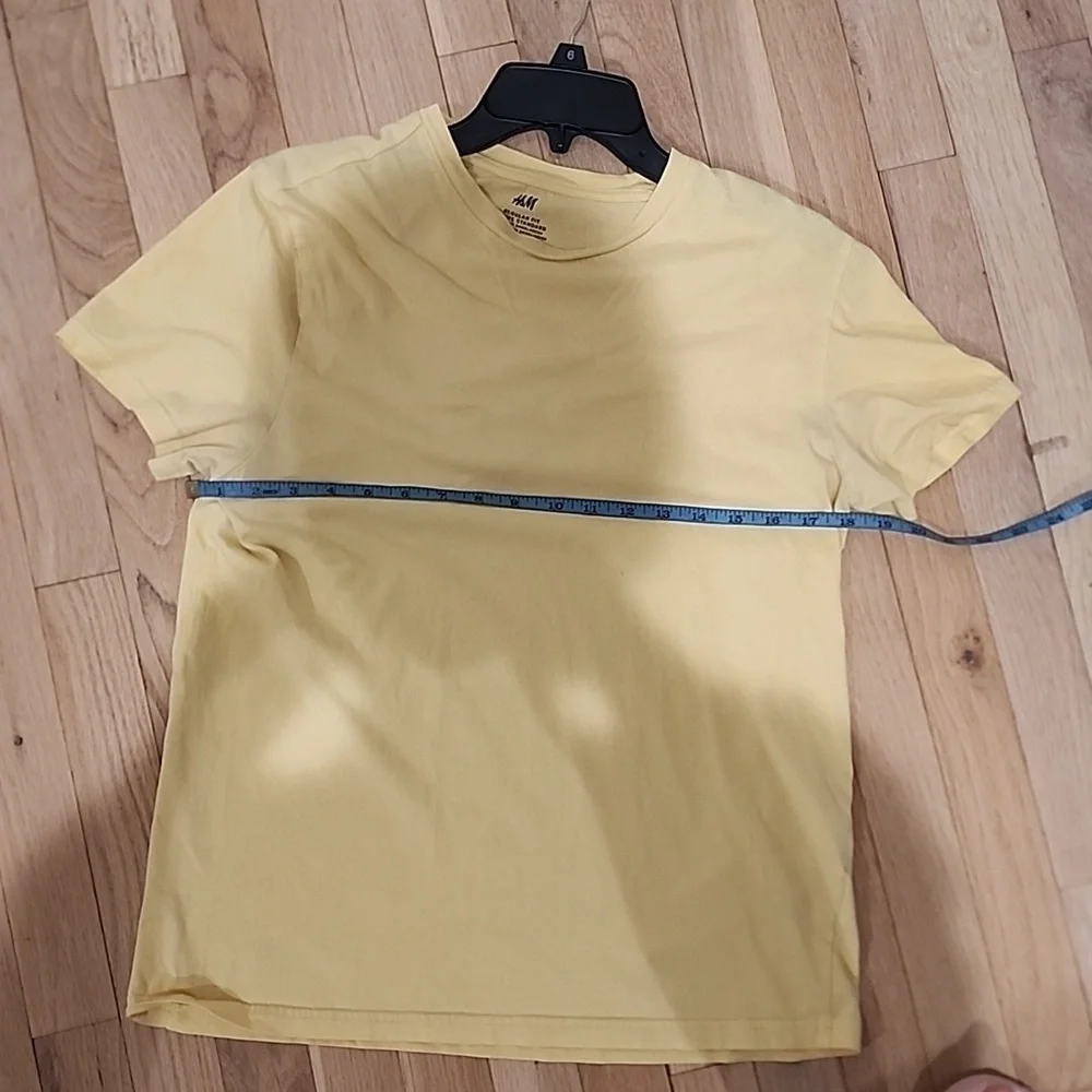 H&M t-shirt. Size M